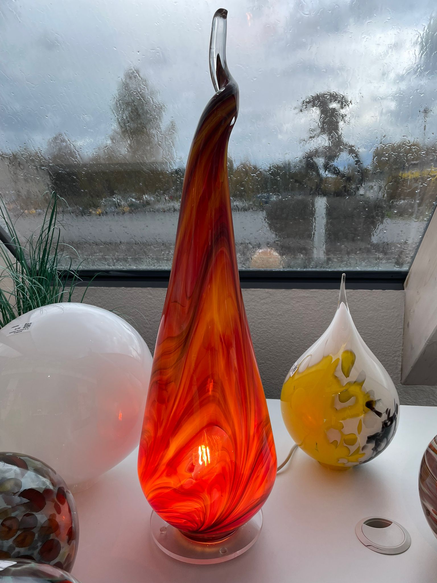 Handgefertigte Tischlampe, Höhe ca. 76 - 80cm