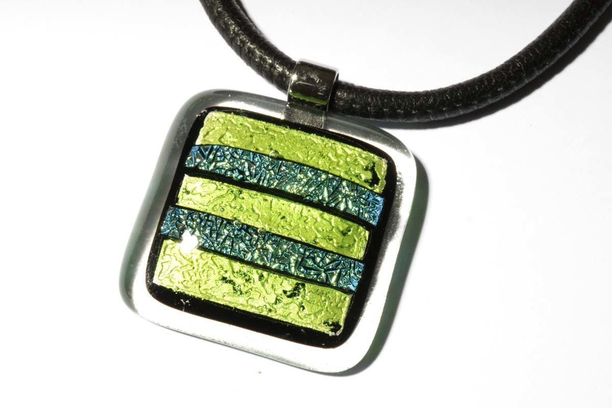 Halskette eckig mit Glasanhänger Green Fusing (Lederband)