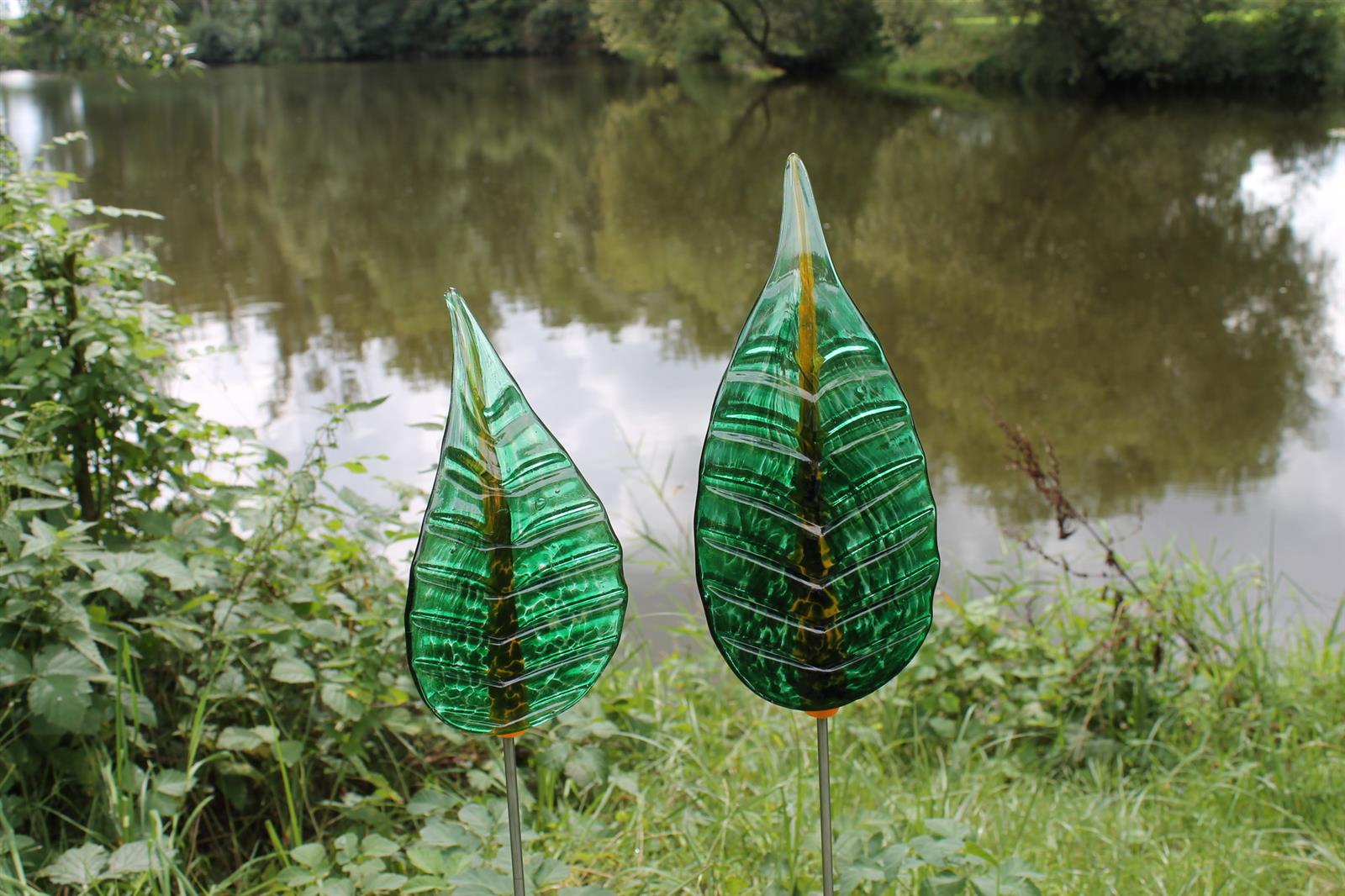 Gartenfigur Glas Blatt inkl. Stab 90cm Dekoration grün mundgeblasen Skulptur