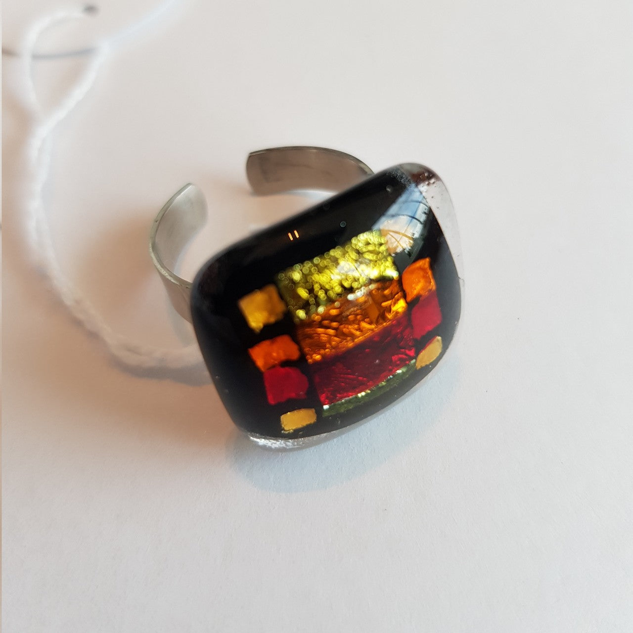 Ring mit Glasstein Rot Gelb Fusing