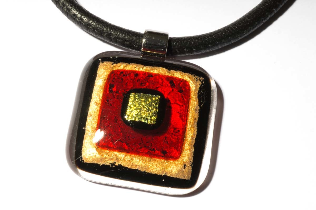 Halskette eckig mit Glasanhänger Rot Gold Fusing (Lederband)