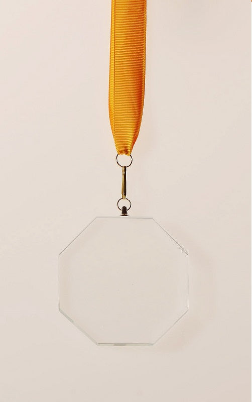 Glas-Medaille Achteck Pokal 7,5 cm inkl. Band und Verpackung
