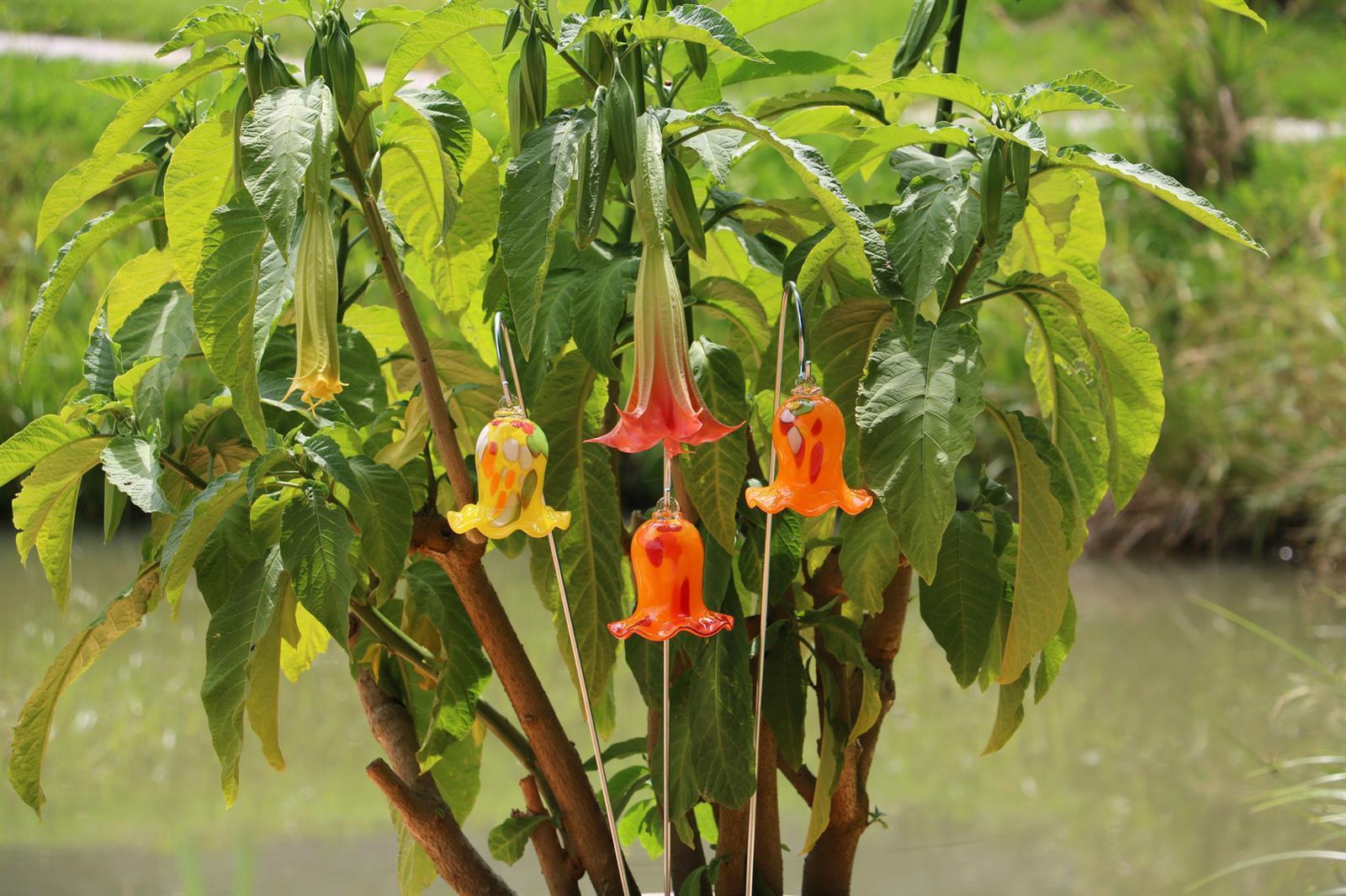 Garten-Miniatur-Glockenblume Gartenflair mit Stab 12 cm